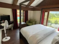 Walnut Tree Pahalgam Các khách sạn gần OBROS