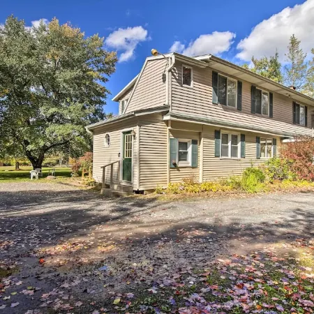 Spacious Apt w/ Yard: 3 Mi to Windham Mountain
