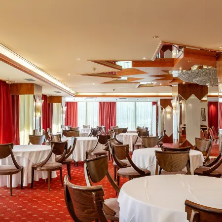 Oasis Hotel Apartments