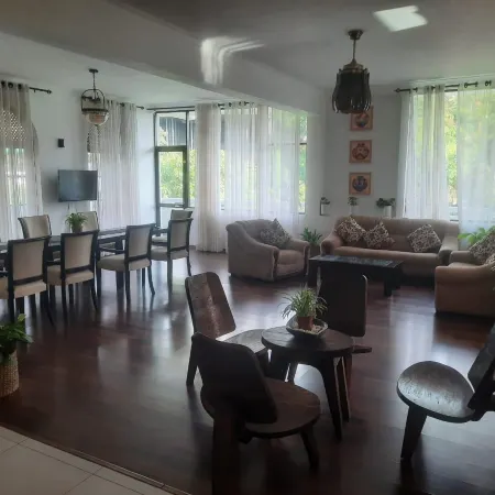 Hillcrest Villa