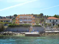 Mornar Hotels in Arbanija