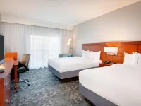 Courtyard by Marriott Savannah Midtown Hotels near Laroche Park