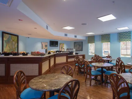 Tahiti Resort Отели рядом с достопримечательностью «Парк Запад Фламинго»