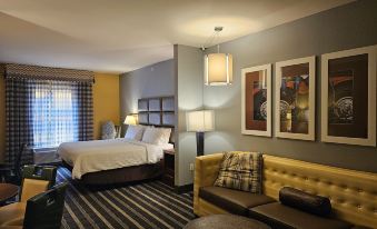 Holiday Inn Express & Suites Perry-National Fairground Area