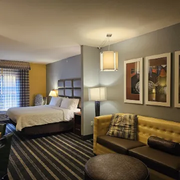 Holiday Inn Express & Suites PERRY-NATIONAL FAIRGROUND AREA by IHG