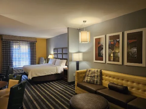 Holiday Inn Express & Suites PERRY-NATIONAL FAIRGROUND AREA by IHG
