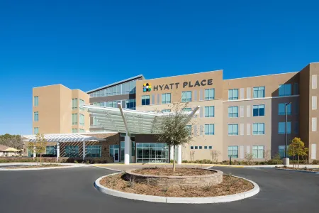 Hyatt Place Bakersfield Отели рядом с достопримечательностью «River Walk»