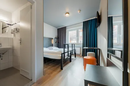 a&o Köln Dom Отели рядом с достопримечательностью «Dom Treasury»