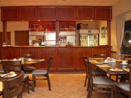 Cresta Jwaneng Отели в г. Джваненг