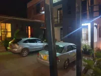 Rosa Negra Uganda - parking