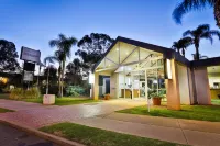 Mildura Inlander Resort Hotels near Pink Lakes