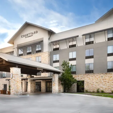 Courtyard New Braunfels River Village
