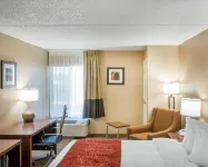 Holiday Inn Express & Suites Eden Prairie - Minneapolis فنادق في Minnetonka