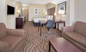 La Quinta Inn & Suites by Wyndham Gonzales La