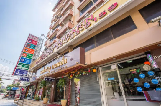 叻拋130格蘭德曼德琳飯店 Express Carpet & Decor附近的飯店