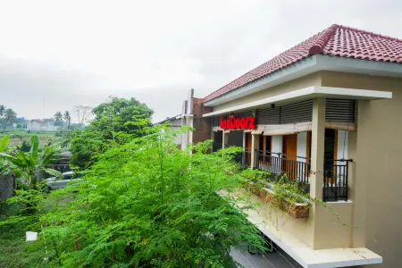 RedDoorz Syariah at Omah Sawah Отели в г. Pakem