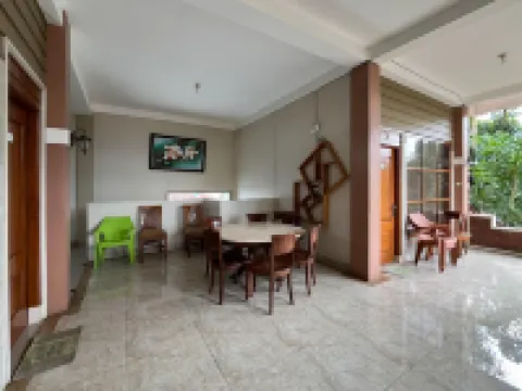 Urbanview Syariah Hotel Kanigara Batu