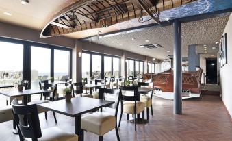 Beachhouse Hotel