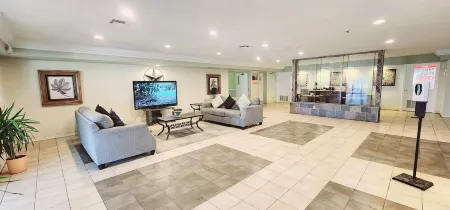 Super 8 by Wyndham Temple I-35