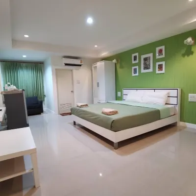 UJ apartment Hotels near Bangsaen Aquarium