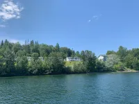Chalet rénové à louer face au lac Hôtels à : La Vallée-de-la-Gatineau
