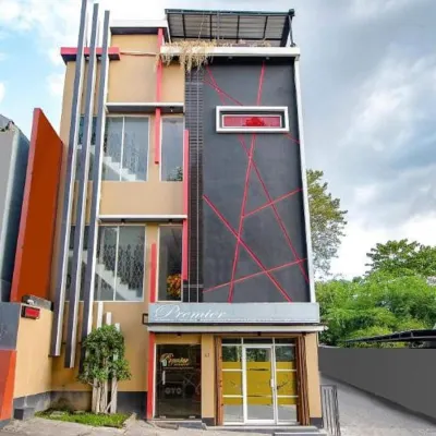 Premier Guest House jogja - Kolam Renang