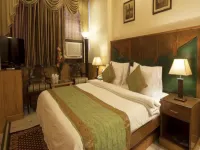 Wood Castle Hotel di Karol Bagh