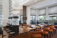 Hilton Garden Inn Jacksonville JTB/Deerwood Park - Pet-friendly