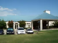 Days Inn by Wyndham Grove - Parking