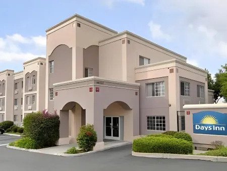 Days Inn by Wyndham Fremont Отели в г. Фремонт