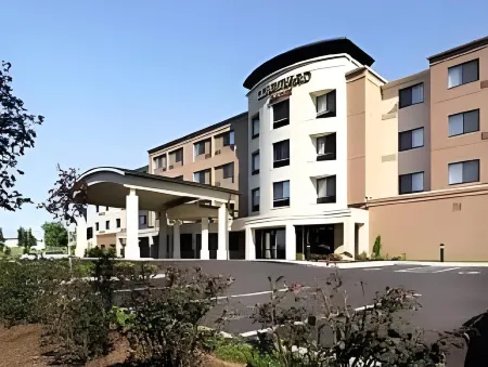 Courtyard Lebanon Отели в г. Хантердон