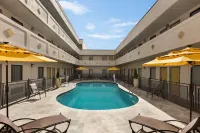 Hotel Bo, a Days Inn by Wyndham Chattanooga Downtown - Uima-altaat