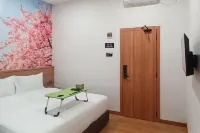Urbanview Hotel R House Batuaji Hotels near Toko Serba 8000 SP Plaza