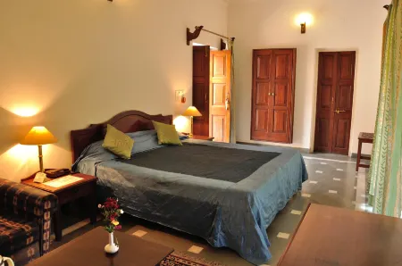 Hotel Sukhdham Kothi Отели рядом с достопримечательностью «Jagmandir Palace»