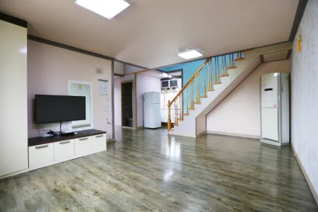 Cheorwon Evergreen Pension Отели рядом с достопримечательностью «Водопад Самбуён»