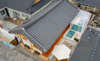 Gyeongju Hwangridan-Gil Hanok Private Pool Villa Muwon