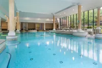 Delta Hotels by Marriott Manchester Airport - Pools