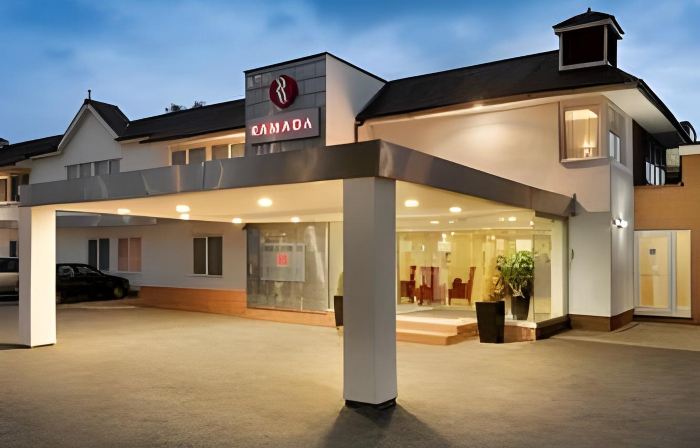 Riverside Hotel