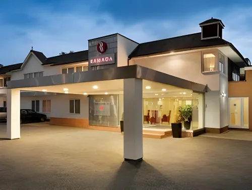 Riverside Hotel - parking