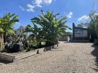 River Guest House with Jacuzzi Fire and Boat Hire Hotels in Heathrow