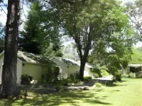 Backyard Garden Oasis Hotels in Middletown