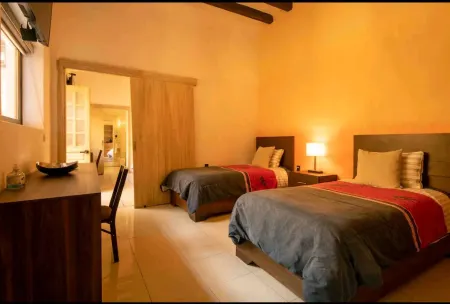 Habitacion I Para 4 Personas 3 Camas Отели рядом с достопримечательностью «Guadalupe Sanctuary»