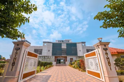 Hotel Trimurti Hôtels à : Fatehpur Saraiya Uparh