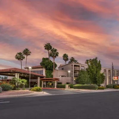 Best Western Plus Scottsdale Thunderbird Suites Hotels near Orange Tree Golf Course
