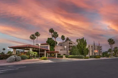 Best Western Plus Scottsdale Thunderbird Suites Hotel in zona On The Edge Gallery