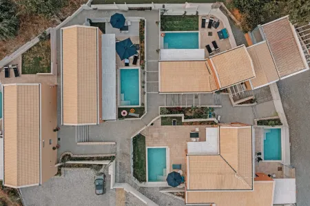 Tessera Villas & Studios Collection Отели в г. Гувья