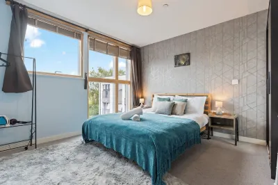 Spectacular 3Bed Rooftop Skyview Hotels in Tooting