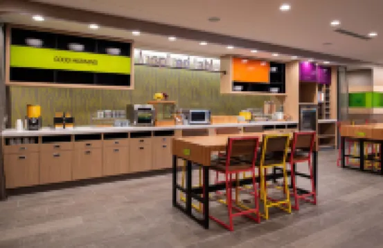 Home2 Suites by Hilton Portland Airport or