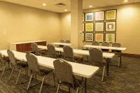 Holiday Inn Express Grand Island - Niagara Falls فنادق في Grand Island