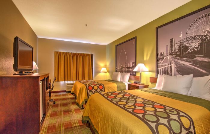 Super 8 by Wyndham Waterloo